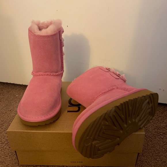 NIB UGG Bailey Bow Star Boots - Picture 2 of 5